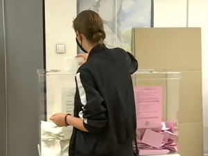 Сви бистримо политику, а многи не оду даље од изласка на изборе