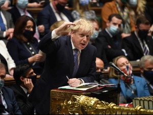 Џонсон, скандал и извињење због 25 минута