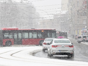 Узбрдо, низбрдо, по снегу и леду – како возити у зимским условима и сачувати себе и друге