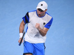 Карацеву титула у Сиднеју, Кокинакис најбољи у Аделејду