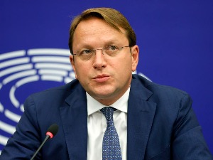 Вархељи: Изгласавање уставних промена важан корак на путу Србије ка ЕУ