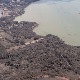 Тонгa прекривена пепелом, прети хуманитарна катастрофа после ерупције вулкана и цунамија Тонгa прекривена пепелом, прети хуманитарна катастрофа после ерупције вулкана и цунамија