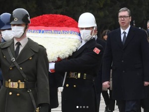 Вучић стигао у Турску, посетио Маузолеј Ататурка и положио венац