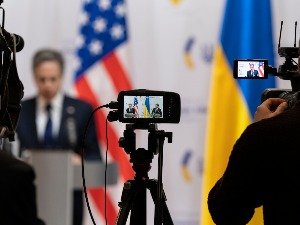 Блинкен у Кијеву – наоружавање Украјине и шатл-дипломатија раме уз раме