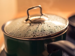 Не ваља користити изгребане или поломљене шерпе, када посуђе постаје отровно