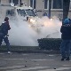 Protest protiv mera u blizini sedišta EK – suzavac i vodeni topovi na ulicama, barikade u plamenu