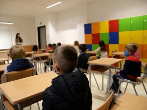 Ђаци поново у клупама, почиње друго полугодиште