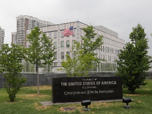 Британија и САД повлаче особље из амбасада у Кијеву, савет Американцима да не иду у Русију