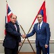 Стефановић са британским министром одбране: Србија опредељена да две земље оснаже своје односе 