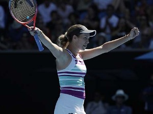 Швјонтек и Колинс избориле пласман у полуфинале