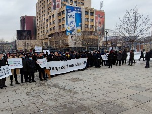 Протест у Приштини против поскупљења струје на Косову и Метохији