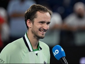 Новак помогао Медведеву у дуелу са Оже-Алијасимом