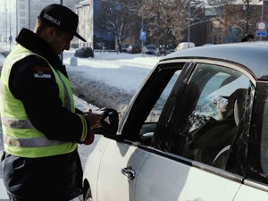 Возио под дејством опијата и без возачке дозволе