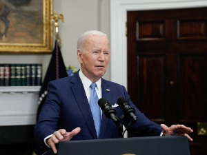 Бајден обећао Зеленском: Одлучно ћемо одговорити ако Русија нападне Украјину