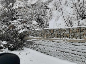 Због одрона затворен пут ка граничном прелазу Гостун, у Црну Гору само преко Јабуке