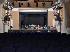 Омладинска позоришна сцена у Лозници