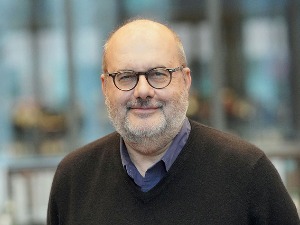 Бранко Милановић: О кинеском моделу привредног раста у Србији и економском аспекту брака Емилије Попадић и Гиге Моравца Бранко Милановић: О кинеском моделу привредног раста у Србији и економском аспекту брака Емилије Попадић и Гиге Моравца
