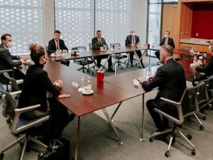 Лајчак и Ескобар са Српском листом и опозиционим странкама у Приштини