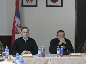 Стефановић и Вулин са старешинама ВС и МУП-а о ситуацији у Копненој зони безбедности
