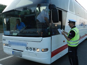 Саобраћајна полиција појачава контролу возача аутобуса и теретних возила