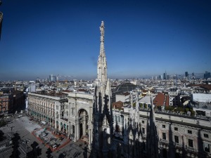 Oркански ветар у Милану - неколико повређених, одлетео део крова железничке станице