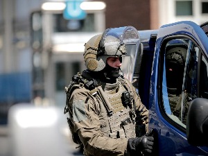 Немачки специјалци упали у погрешан стан, због шок бомби извињење од 50 евра