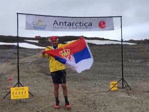 Јагодинац Стојан Илић, у осмој деценији, истрчао маратон на Јужном полу