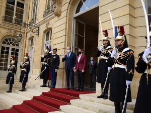 Брнабић: Макрон посвећен унапређењу односа Србије и Француске