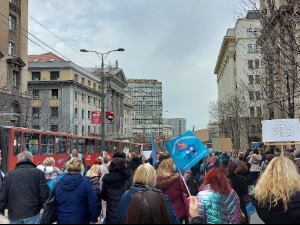 Протест васпитача у Немањиној, траже повећање плата