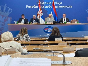 РИК: Почеле изборне радње, утврђене боје листића РИК: Почеле изборне радње, утврђене боје листића