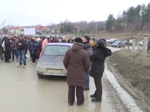 Мештани борских села блокирали пут ка руднику "Велики Кривељ"
