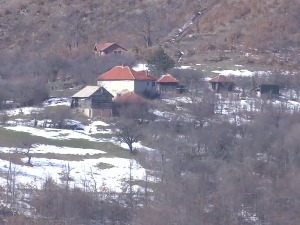 Били су принуђени да оду из Медреговца, али тапије имања чувају као светиње