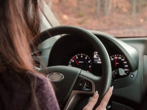 Какве су жене за воланом – шта показује статистика, а шта пракса