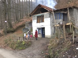 Тежак живот породице Аметовић, једина нада помоћ комшија и добрих људи