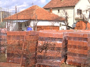 Старом домаћинству Ђорђевића из Грачанице удахнута нова младост, за три месеца добијају нову кућу