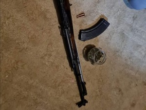 Ухапшена једна особа због оружја код Обилића, трага се за троје у Митровици