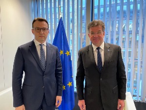 Лајчак са делегацијама Београда и Приштине у Бриселу, Петковић инсистирао на формирању ЗСО