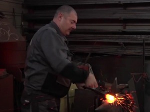 Кикиндски ковач, за 16 дана направио змаја од 2,5 метра 