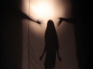 Изузетни послови, лагодан живот, пажња – како трговци људима маме жртве