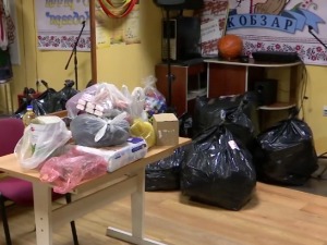Грађани у Украјински културни центар доносе помоћ за украјински народ