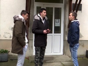 Три брата Вучићевић свуда заједно па и у војничке чизме