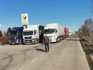 Још десетак српских возача камиона на територији Украјине