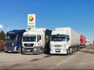 Сви возачи камиона из Србије прешли украјинско-румунску границу