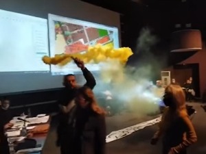 Брнабић о димним бомбама: Још једна тачка из визије опозиције