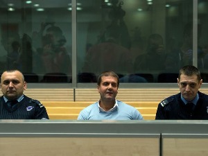 Тужилац се жали јер је одлучено да се прислушкивани разговори не користе као докази против Шарића