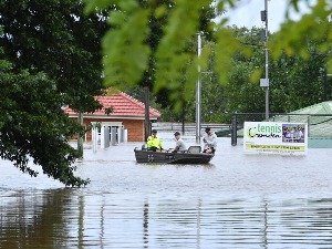 Драматичнe слике стижу из Аустралије, наређена евакуација због поплава