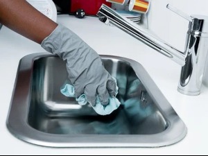 Жене вишеструко оптерећене, после рада у фирми, нико им не рачуна  кућне послове