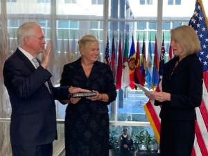 Кристофер Хил положио заклетву: Долазим са новим погледом на Србију