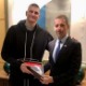 Амбасадор Ђурић уручио Николи Јокићу заставу Србије