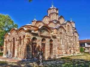 Парастос у Грачаници за страдале у мартовском насиљу